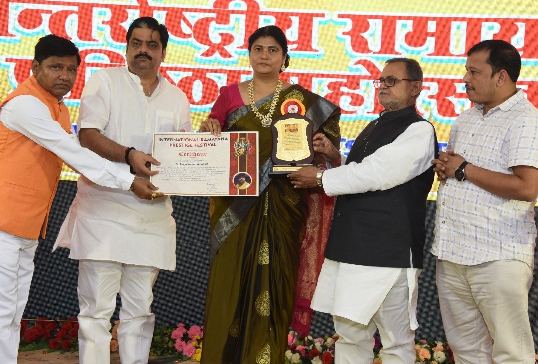 Dr. Thejo Kumari Amudala Honored at Ayodhya’s International Ramayana Festival